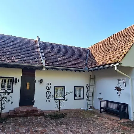 Einzigartiger Vierkanthof Apartman Fürstenfeld