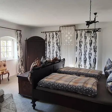 Einzigartiger Vierkanthof Lejlighed