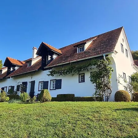 Lejlighed Einzigartiger Vierkanthof *