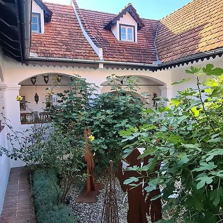 Einzigartiger Vierkanthof لويبرسدورف باي فرس