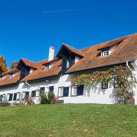 Einzigartiger Vierkanthof * لويبرسدورف باي فرس